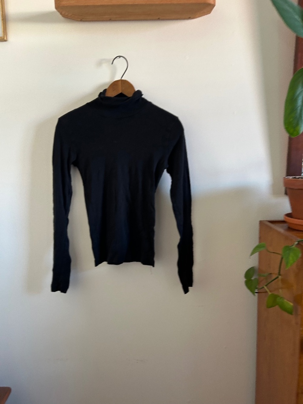 Kotn Classic Black Turtleneck – Size M